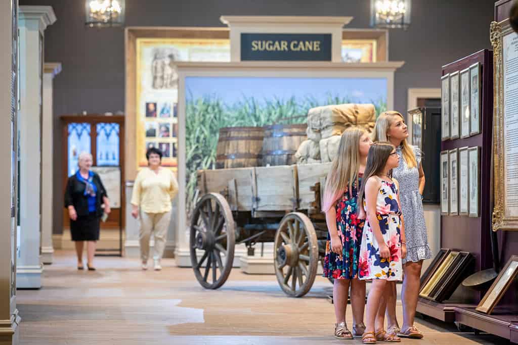 Family looks at exhibit in Great River Road Museum